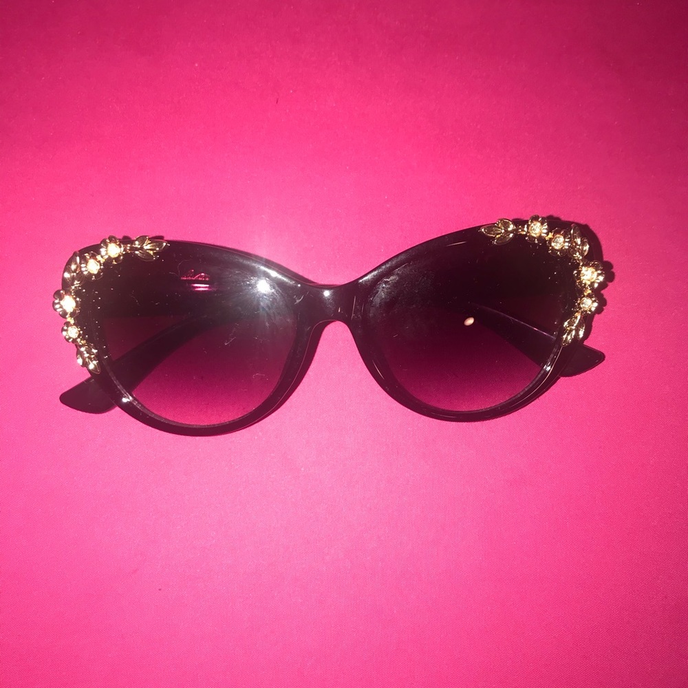 STYLISH TRENDY SUNGLASSES W.GOLD ACCENT